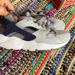 nike huarache gray white and blue colorway